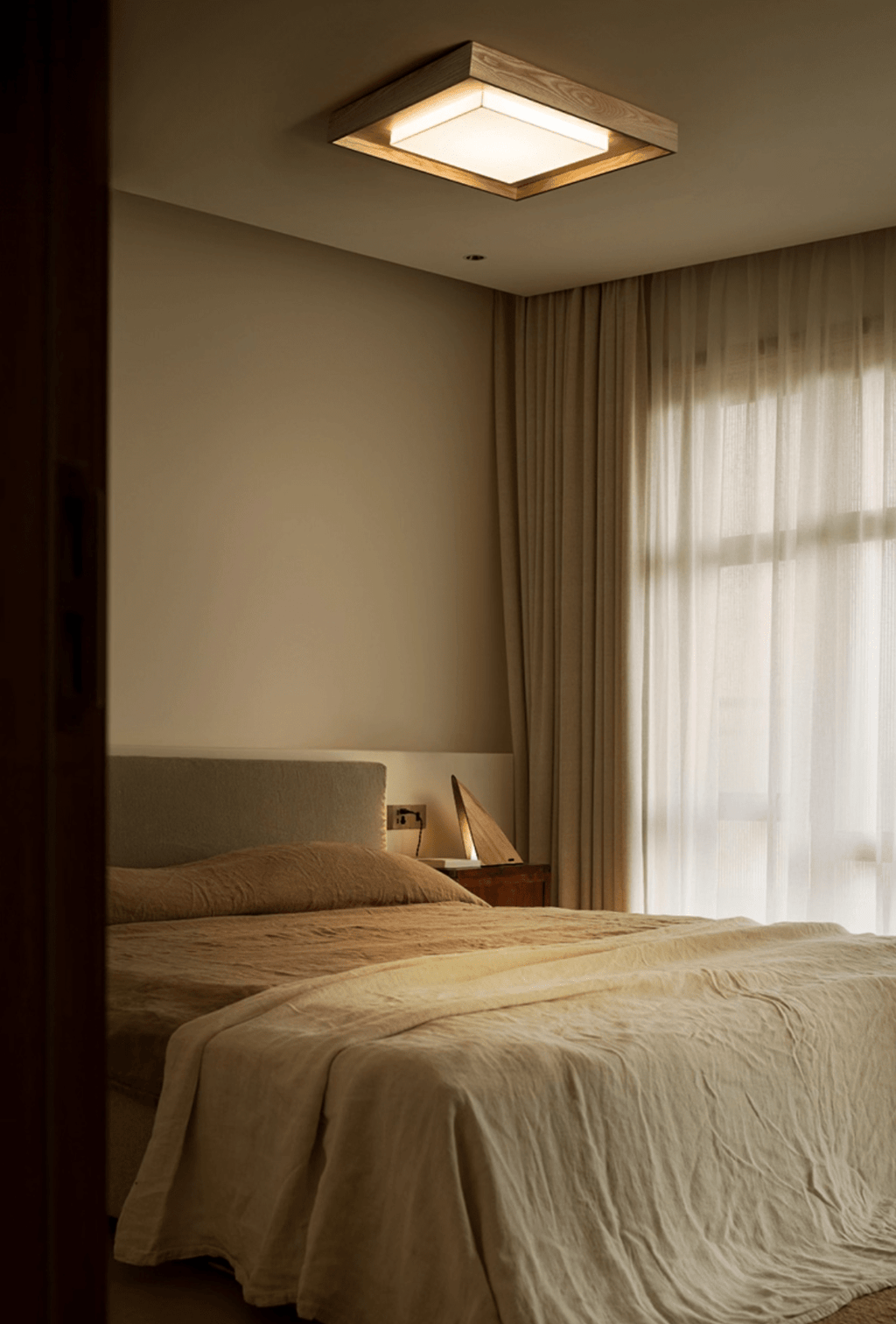 Kurin Wood Frame Ceiling Light