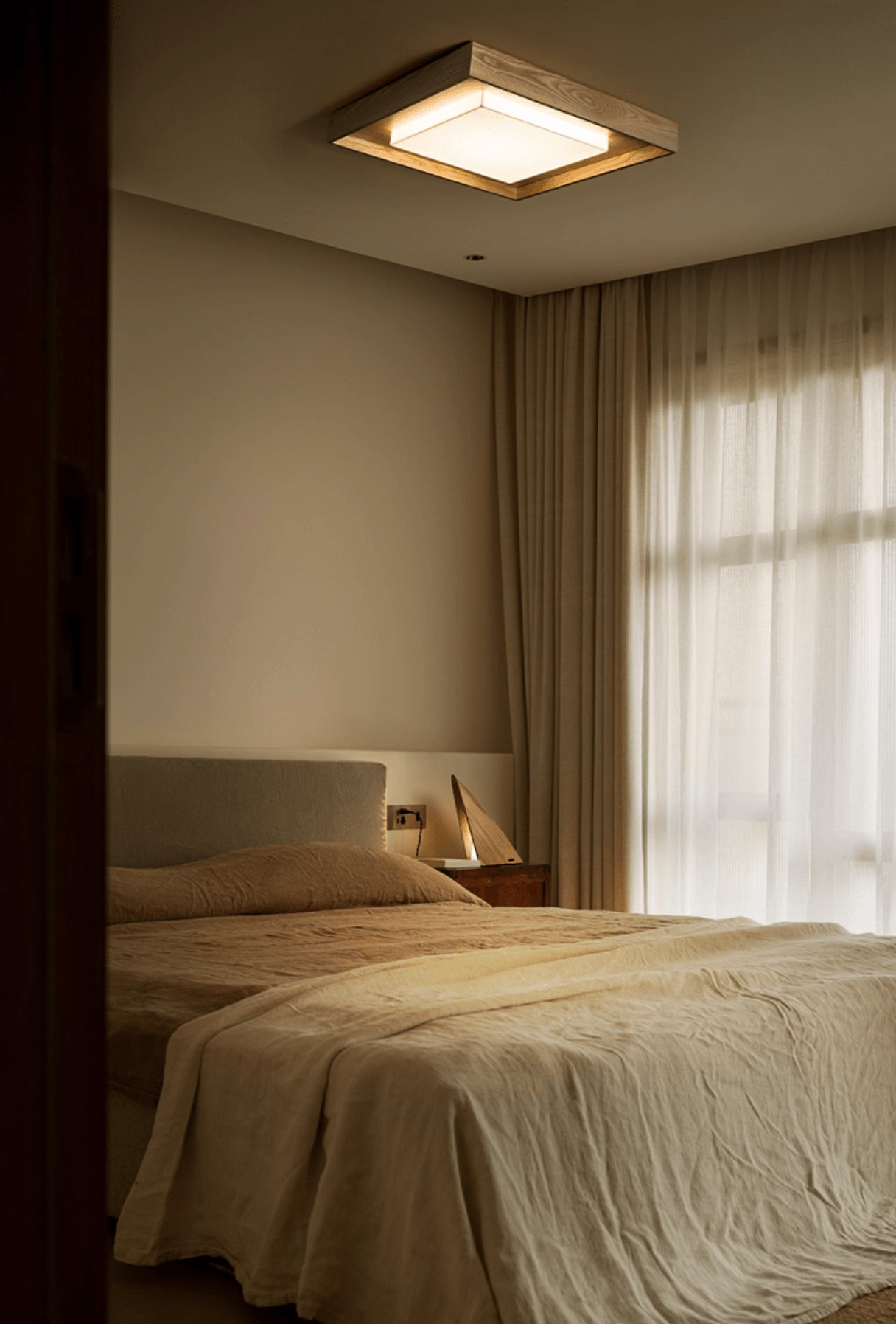 Kurin Wood Frame Ceiling Light