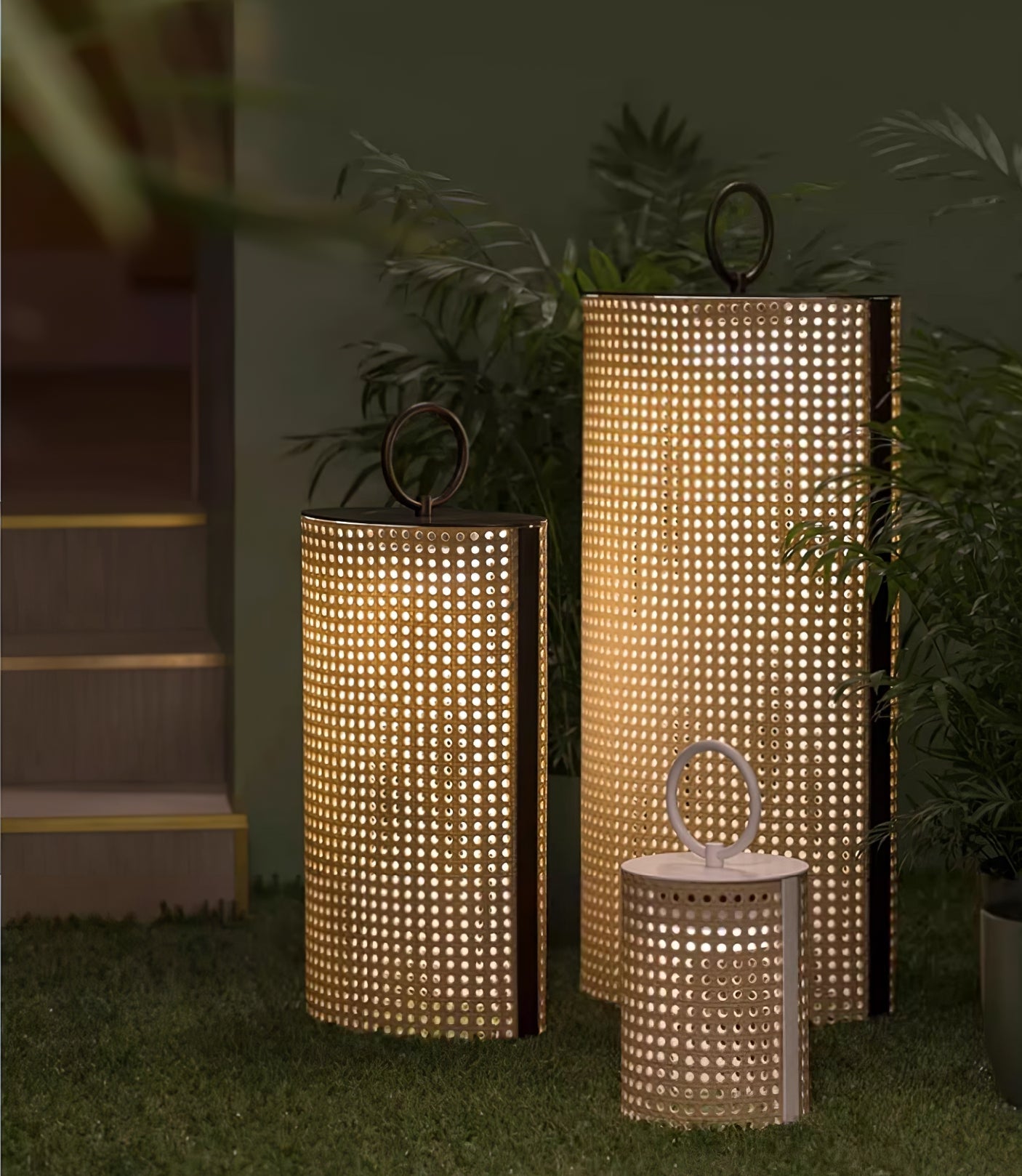 Arlette Solar Outdoor Lantern Lamp