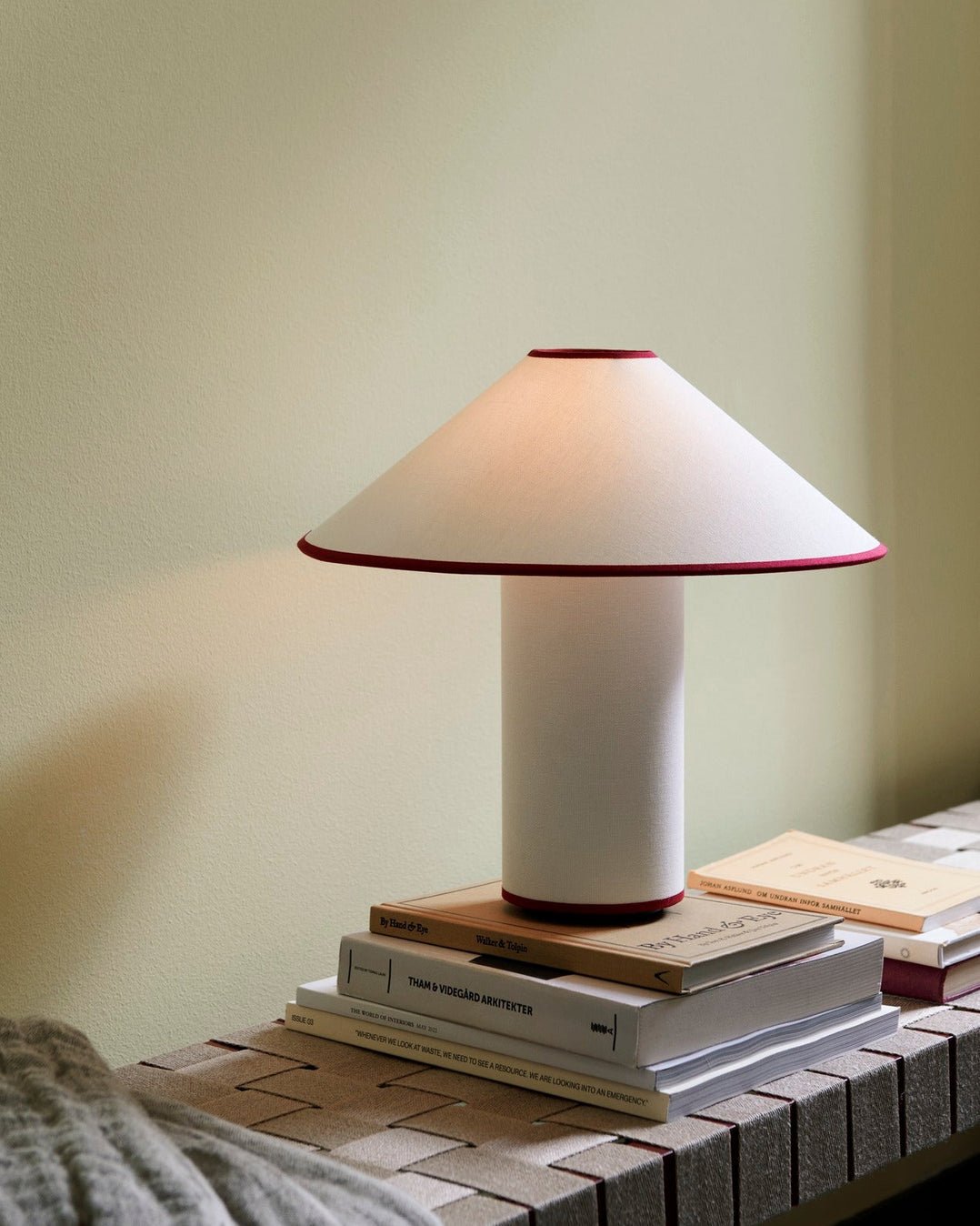 Decora Muse Table Lamp