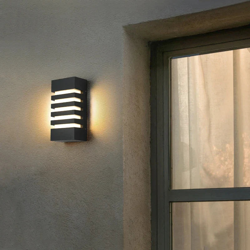 Modern Black Outdoor Wall Light 12W Waterproof Aluminum Sconce