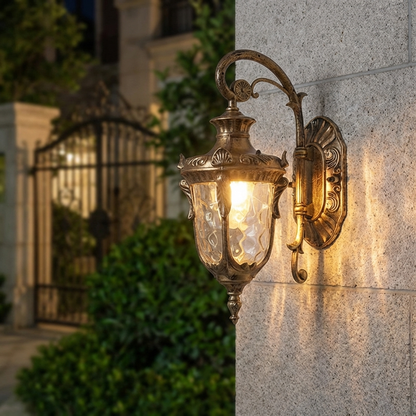 Heritage Outdoor Wall Lamp