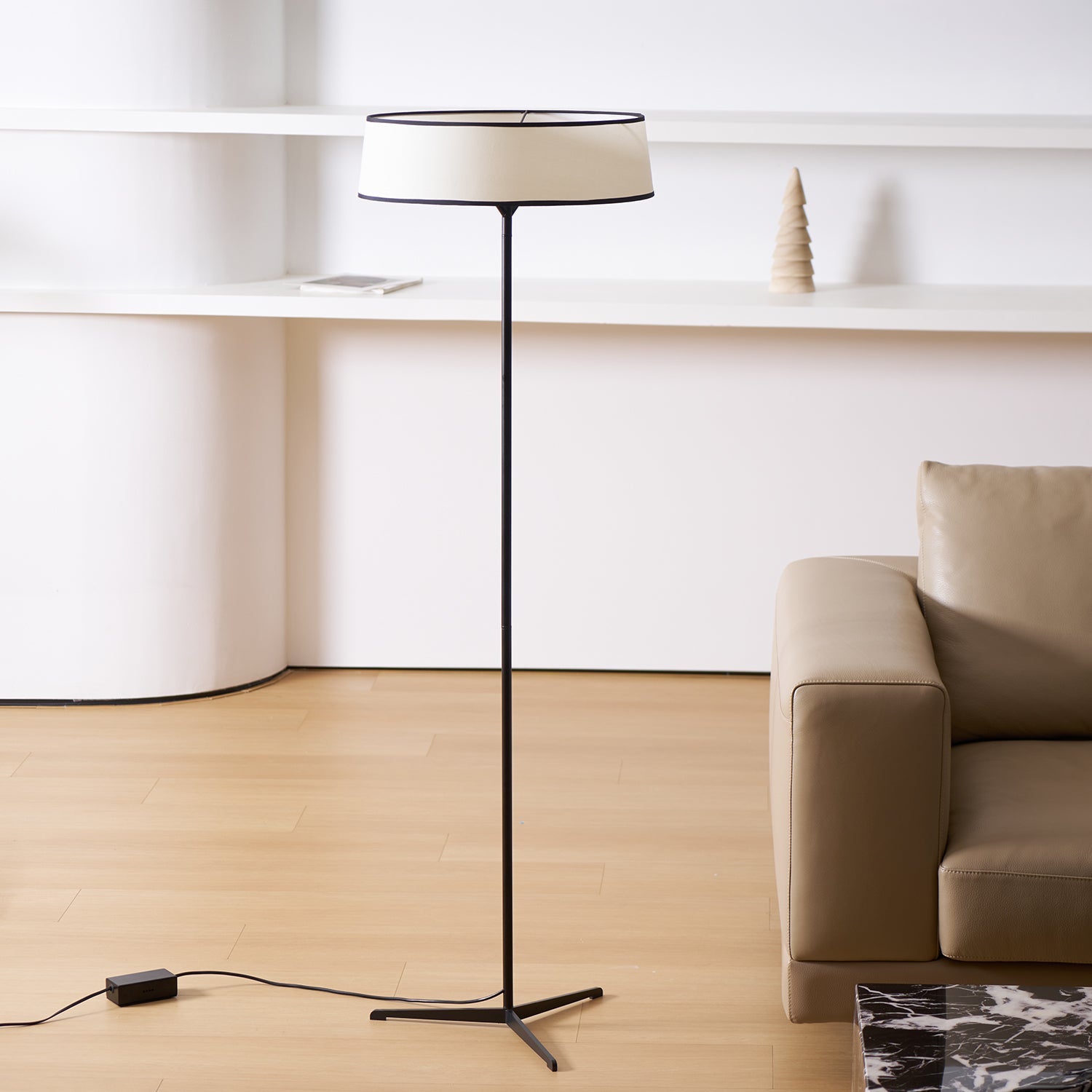 Dama Floor Lamp