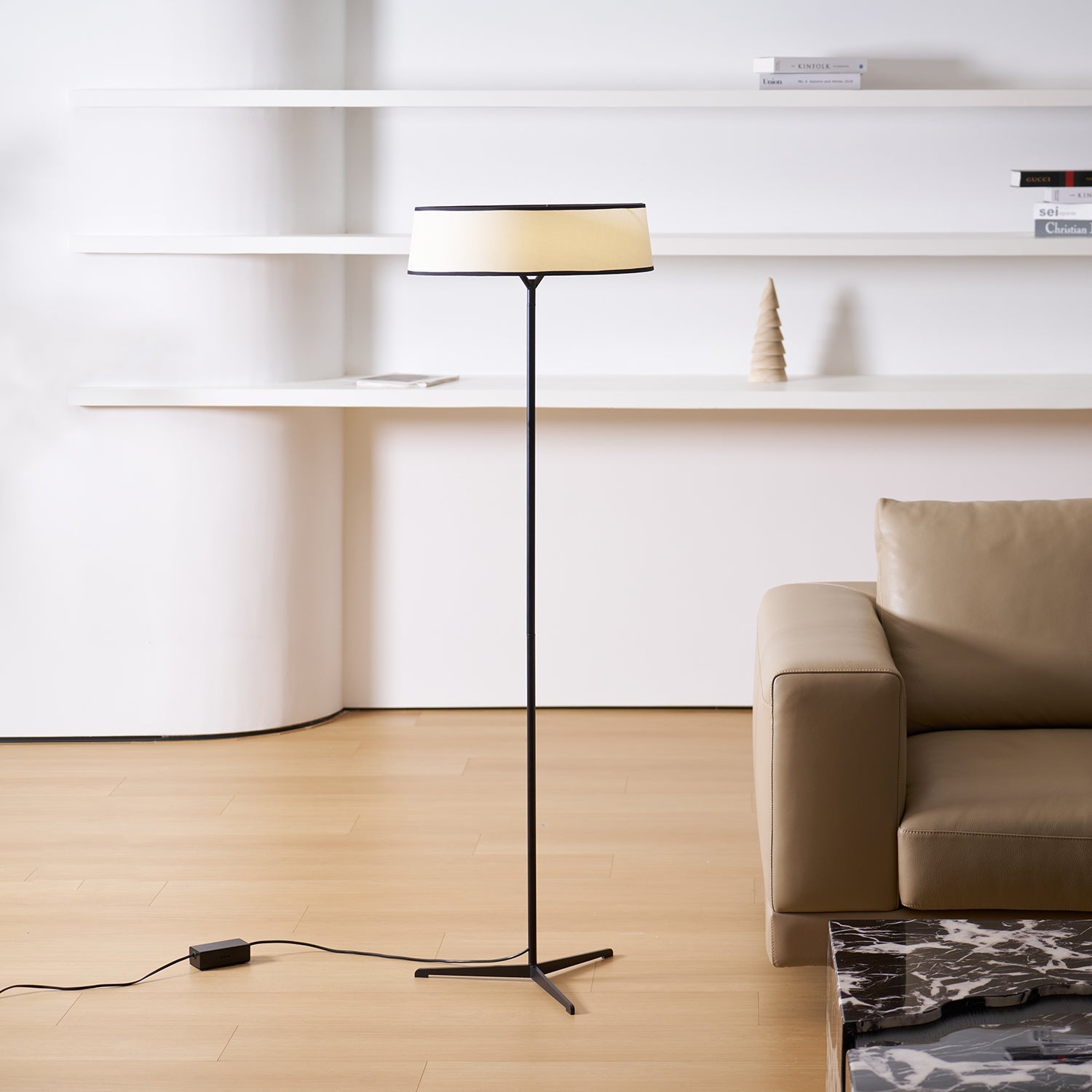 Dama Floor Lamp