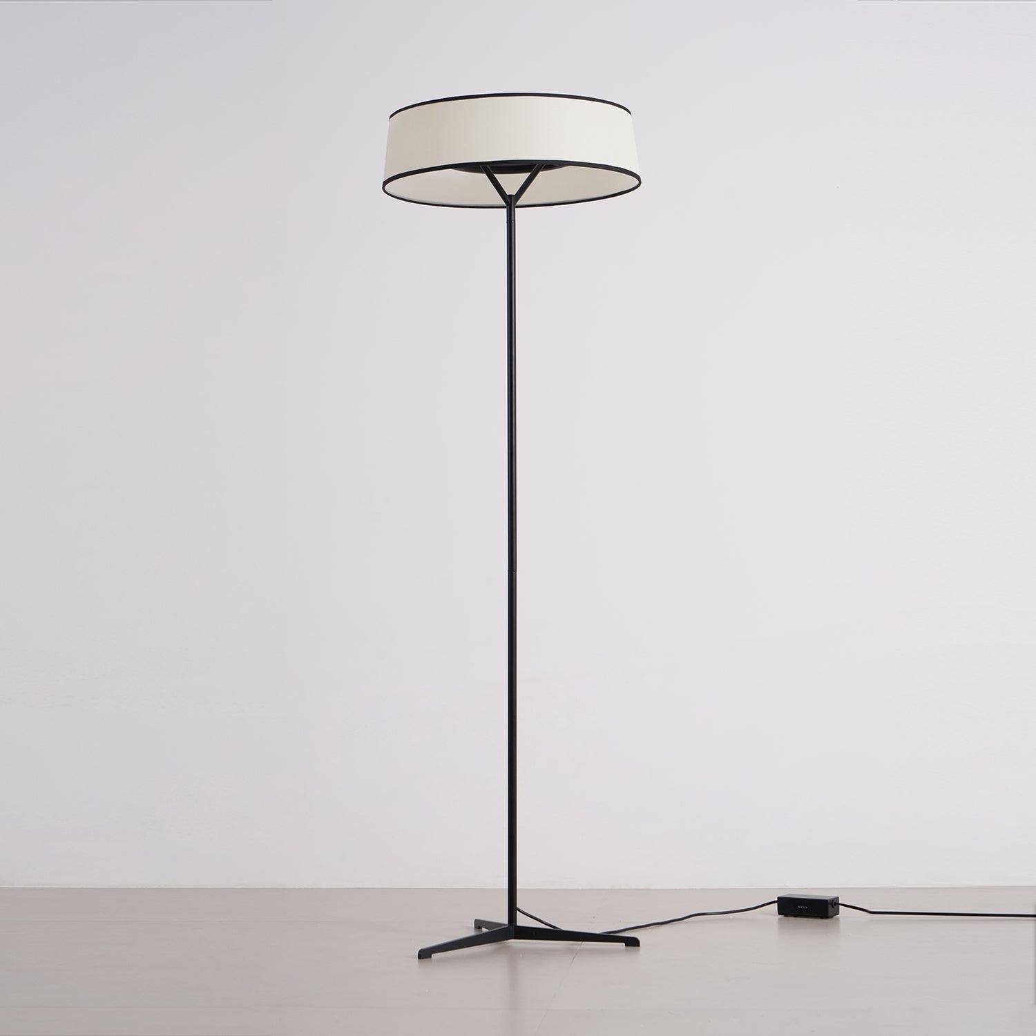 Dama Floor Lamp