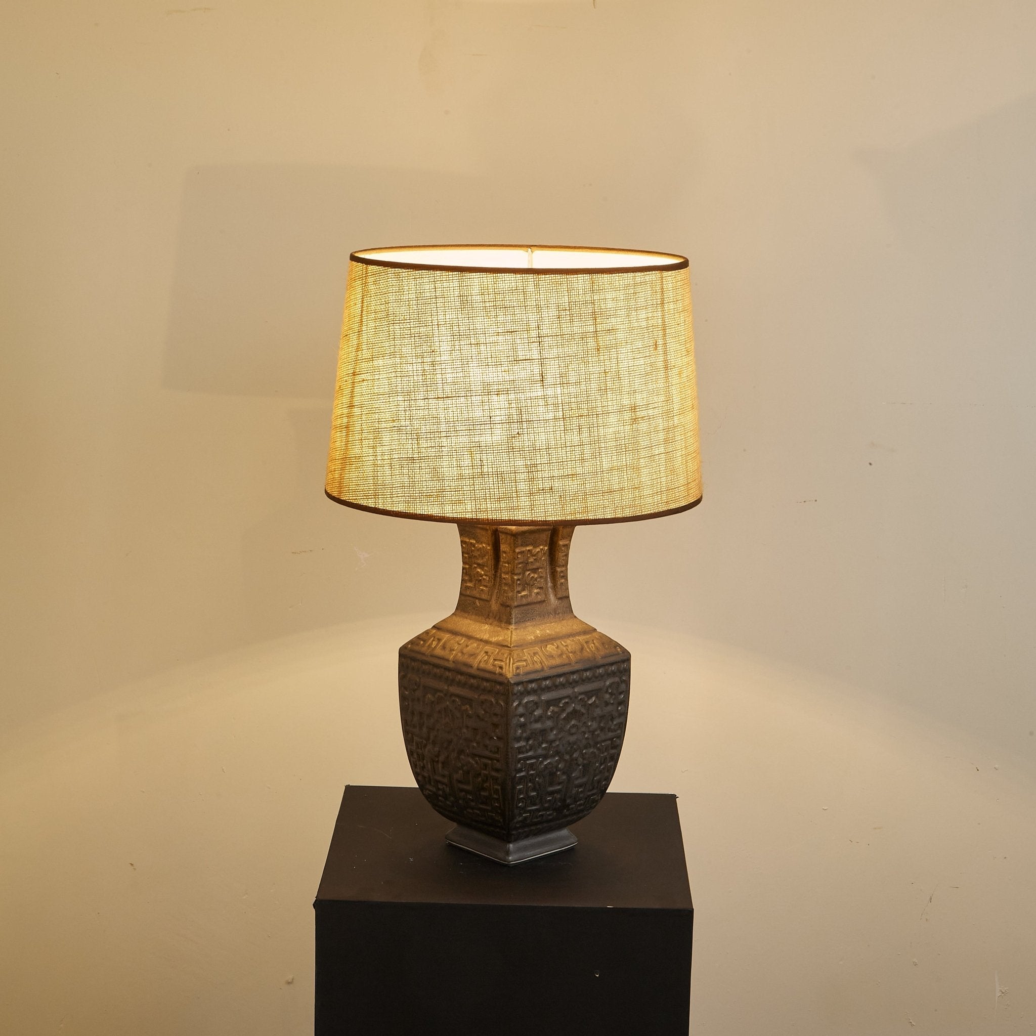 Orendi Table Lamp