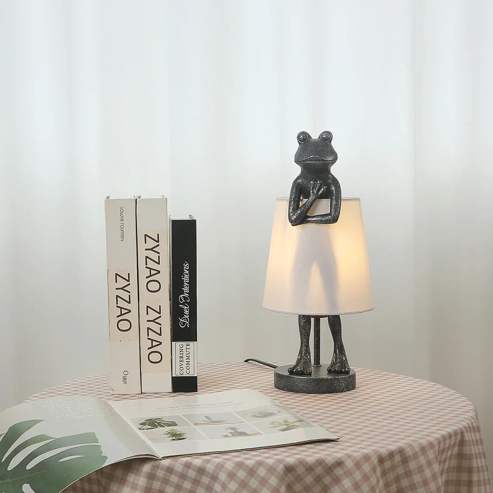 Frog Resin Desk Lamp: Retro Design LED Bedroom Lighting Fixture