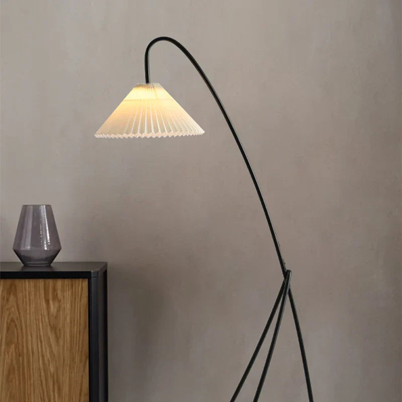 Scandinavian Retro Pleated Lampshade Floor Lamp for Living Room and Study Room