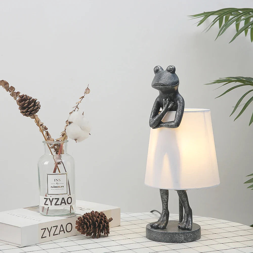 Frog Resin Desk Lamp: Retro Design LED Bedroom Lighting Fixture