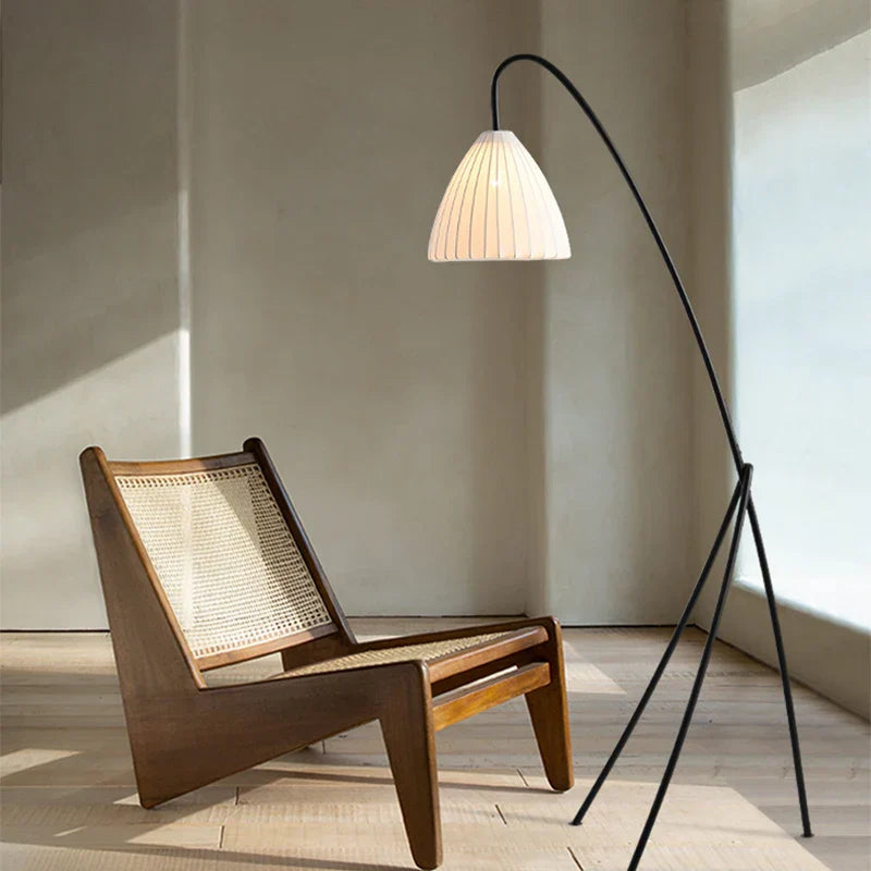 Scandinavian Retro Pleated Lampshade Floor Lamp for Living Room and Study Room
