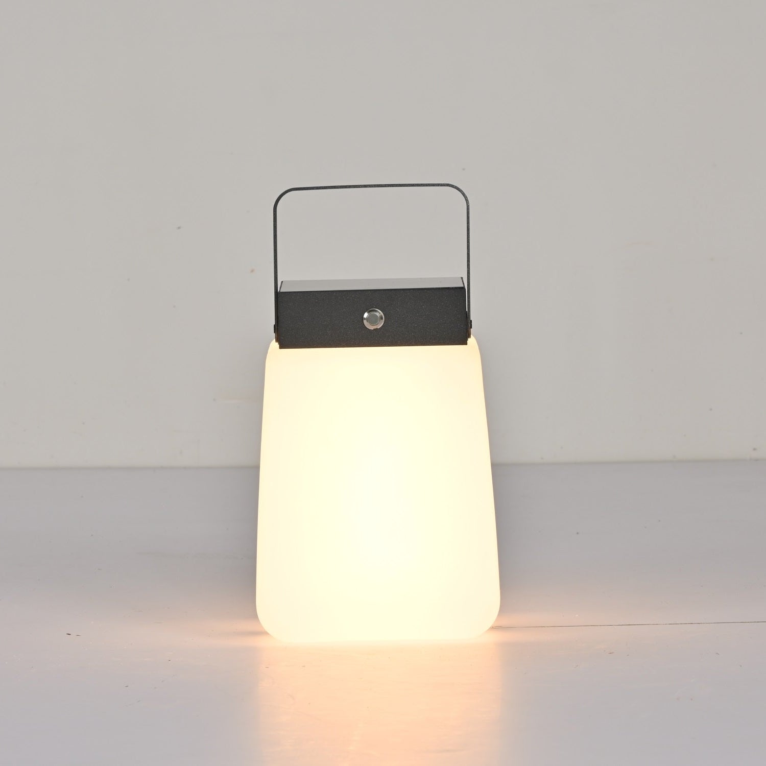 Solara Edge Lantern Outdoor Lamp