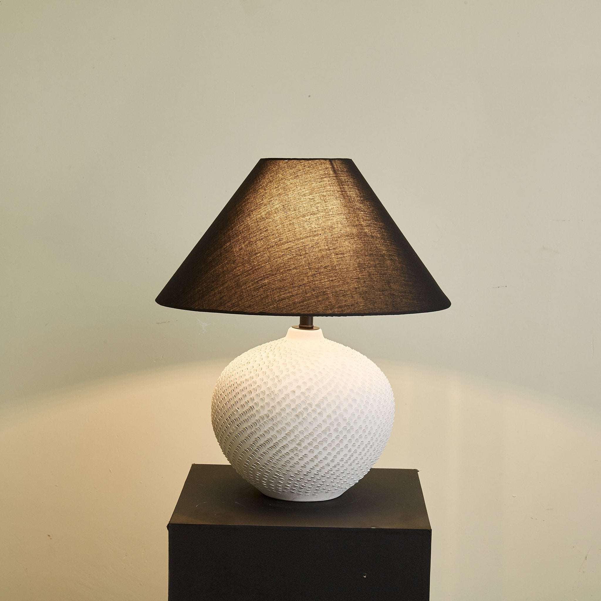 Velvra Table Lamp
